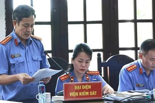 Xét xử vụ án khai thác lậu quặng Apatit Lào Cai: Lời xảo biện 'vì phát triển kinh tế'
