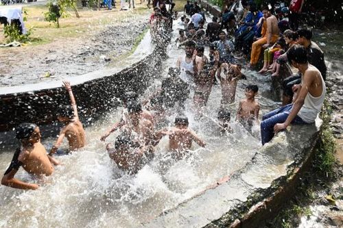 Châu Á bước vào mùa Hè 'rực lửa'