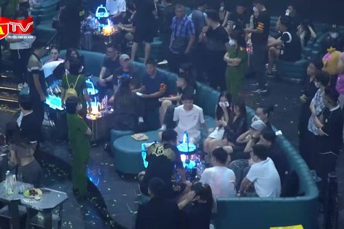 Phát hiện hàng chục 'dân chơi' 'phê' ma túy trong quán bar