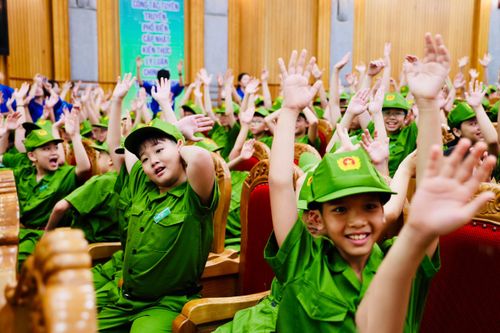 Khởi động trại hè trải nghiệm 'Học làm chiến sĩ công an'