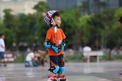 Sân chơi hè: Người lớn 'bỏ quên' con trẻ?