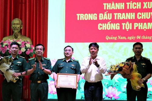 Quảng Nam: Trao thưởng cho các tập thể, cá nhân triệt phá vụ vận chuyển 198 kg ma túy