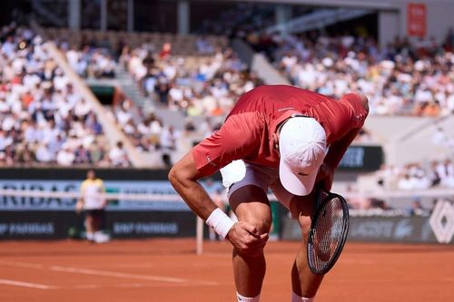 Djokovic hé lộ tình trạng chân thương sau khi thoát hiểm ngoạn mục đi vào lịch sử Roland Garros