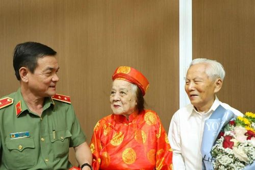 Giám đốc Công an TPHCM thăm, chúc thọ người cao tuổi tiêu biểu