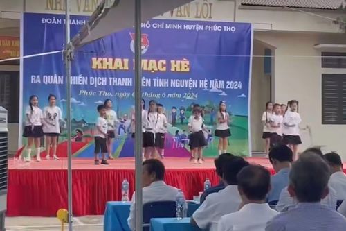Sập mái hiên nhà văn hóa ở Hà Nội, 6 học sinh bị thương