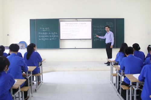 'Thầy giáo làng' giúp học sinh khắc phục nỗi sợ học Toán