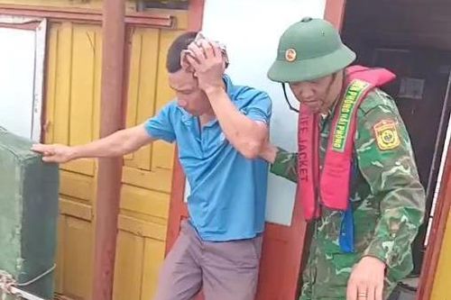 Cứu nạn thành công thuyền viên bị tai nạn lao động trên vùng biển Hải Phòng
