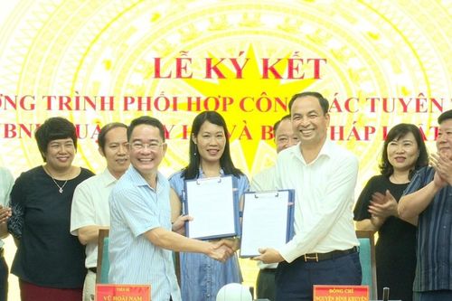 Báo Pháp luật Việt Nam ký kết chương trình phối hợp truyền thông với quận Tây Hồ