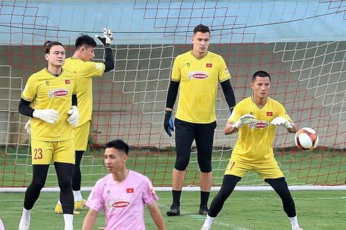 Đặng Văn Lâm chia sẻ về Nguyễn Filip: Chúng tôi cạnh tranh là chuyện bình thường