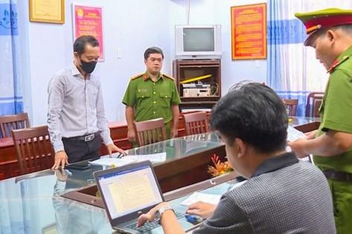 Bắt giam cựu phó giám đốc chi nhánh ngân hàng nhận hối lộ