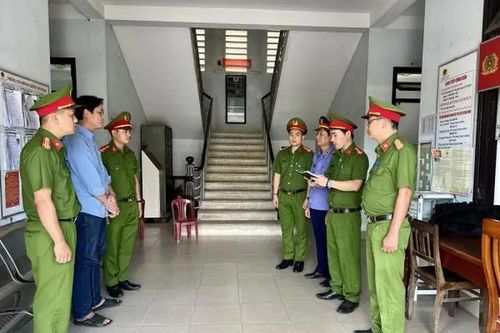 Nam nhân viên chiếm đoạt gần 1 tỷ đồng của công ty