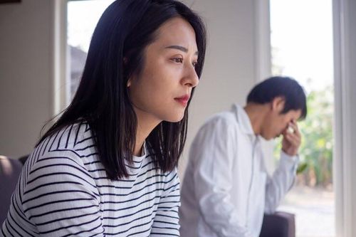 Vừa ra khỏi tòa, chồng cho xem loạt tin nhắn, tôi lập tức hối hận vì đã ly hôn
