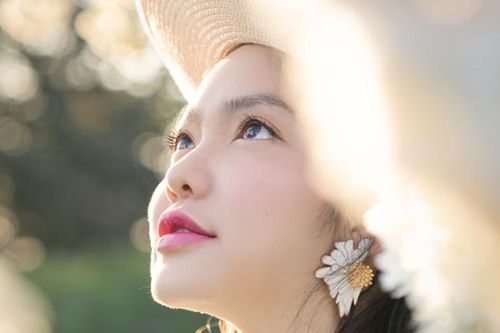 Hồng Kim Hạnh 'Thương nhớ ở ai' lột xác sau 3 năm rời showbiz sang Canada