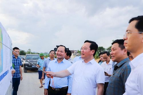 Chủ tịch UBND tỉnh Nguyễn Đức Trung kiểm tra tiến độ các dự án trọng điểm giao thông
