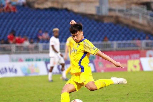 Gặp gỡ Nguyễn Quang Vinh - cầu thủ trẻ V.League trưởng thành từ Cúp Báo Nghệ An