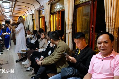Ra mắt sản phẩm du lịch 'Đà Lạt đêm say' trên tuyến đường sắt cổ