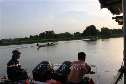 Vụ 3 thiếu niên đuối nước trên sông Sài Gòn: Đội 'người nhái' lặn tìm được thi thể đầu tiên