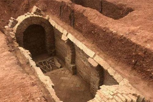 Tại sao chôn cất lại đáng sợ hơn hỏa táng? Điều gì đã xảy ra một tháng sau khi thi thể được chôn cất?
