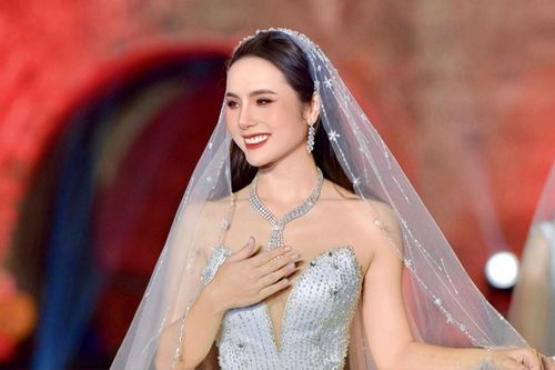 Hoa khôi Hà Nội làm vedette cho bộ sưu tập của nhà thiết kế nổi tiếng Thái Lan