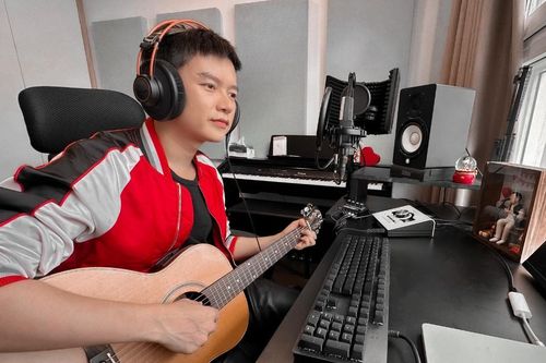 Nam ca sĩ Việt tiết lộ gặp biến cố phải bán nhà