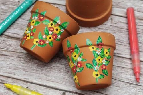 Lớp học vẽ hoa xinh lên những chậu cây