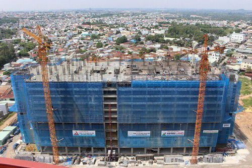 Loạt doanh nghiệp BĐS một thời vàng son bị đình chỉ giao dịch cổ phiếu