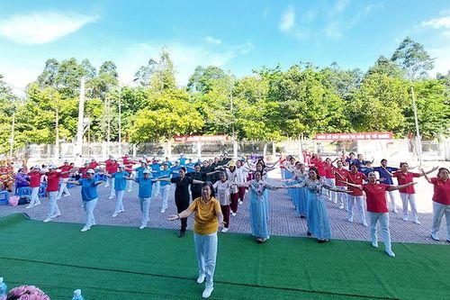 Người cao tuổi huyện Tri Tôn giao lưu thể dục dưỡng sinh