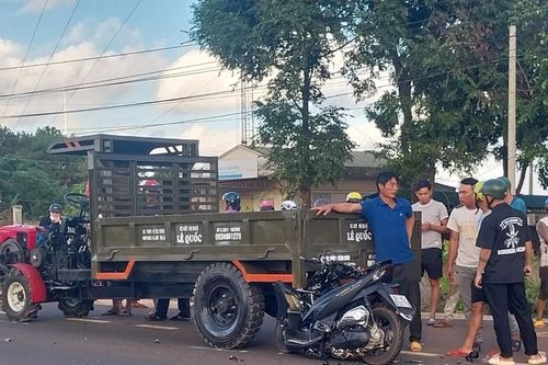 Chư Prông: Xe máy tông vào xe công nông làm 2 người tử vong