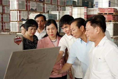 Đoàn giám sát của HĐND tỉnh kiểm tra việc thu hồi và chuyển đổi mục đích sử dụng đất tại huyện Tam Nông