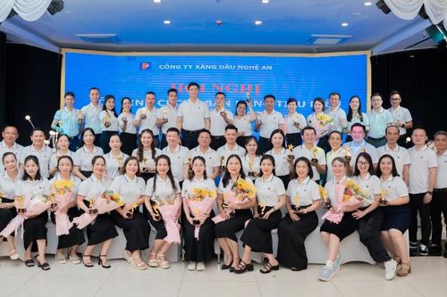 Petrolimex Nghệ An: Tôn vinh 38 cá nhân bán hàng tiêu biểu năm 2023-2024