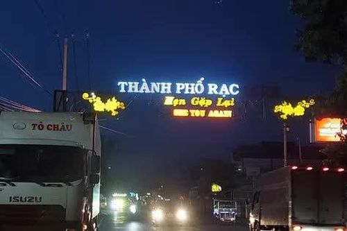Kiên Giang: Cần sửa chữa Led chữ trên cổng chào thành phố Rạch Giá