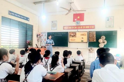 Sớm tháo gỡ vướng mắc trong phát hành, in ấn tài liệu giáo dục ở các địa phương