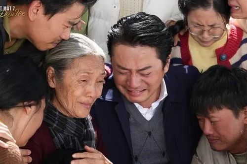 'Lật mặt 7' chiếm ngôi 'á quân' phim Việt doanh thu cao