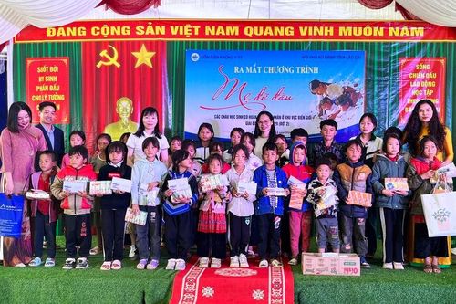 Ra mắt Câu lạc bộ 'Mẹ đỡ đầu' trẻ em mồ côi, có hoàn cảnh khó khăn ở Đồn Biên phòng Y Tý