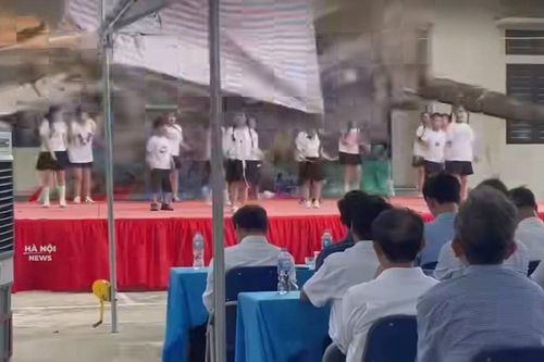 Hà Nội: Sập mái hiên nhà văn hóa, sức khỏe các học sinh giờ ra sao?