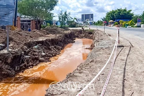 Người dân tự ý đào, di chuyển đất trên phần đất đã bồi thường