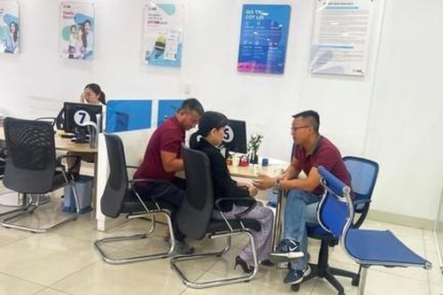 Nhân viên ngân hàng cảnh giác, giúp một phụ nữ thoát 'bẫy lừa tình'