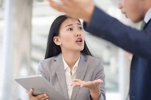 Đồng nghiệp choáng với nhân viên gen Z vừa thử việc đã vỗ ngực giỏi nhất công ty