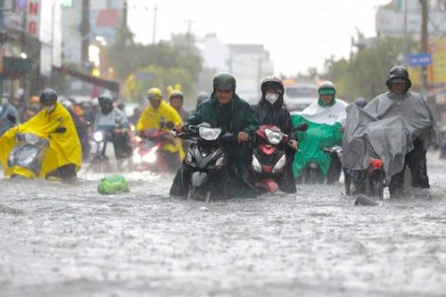 Hà Nội và TP.HCM cứ mưa lớn là ngập, hai Bộ trưởng lý giải
