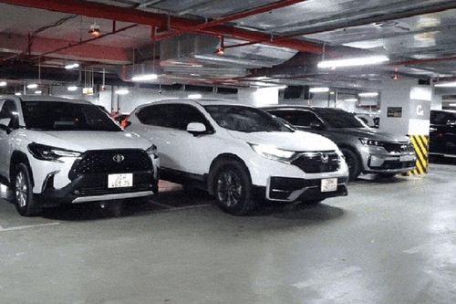 Đánh lái ra khỏi chỗ đỗ thế nào để không va quẹt?