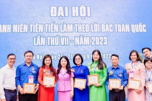 Cô giáo trẻ tâm huyết, sáng tạo