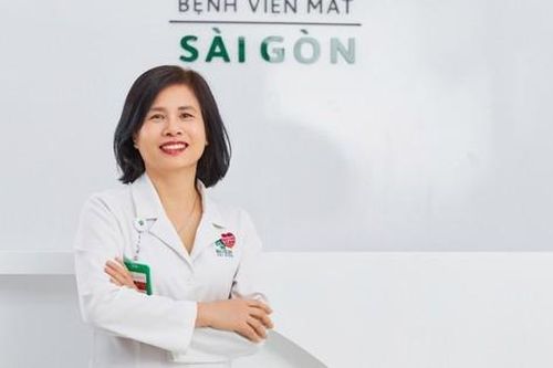 Nữ bác sĩ nhãn khoa - hết lòng vì những ca bệnh khó
