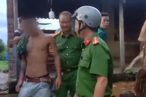 Thanh niên buồn chuyện gia đình trèo lên bồn chứa nước định tự tử