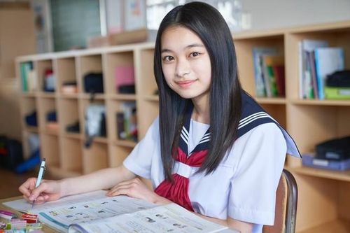 Một thời để nhớ: Bông tai lá trúc và cậu bạn xỏ khuyên một bên tai dịu dàng