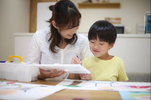 Kiếm bộn tiền nhờ đồng hành với trẻ học thêm, làm bài tập