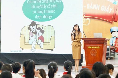Cho con dùng tài khoản mạng xã hội của cha mẹ, nguy hại khôn lường