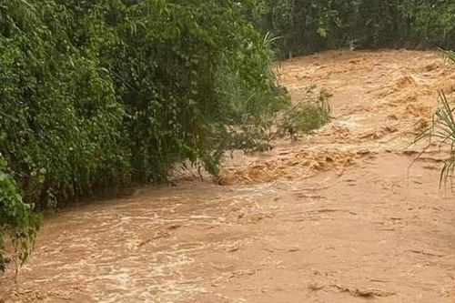 Bát Xát: huy động 100 người tìm kiếm hai mẹ con bị nước cuốn trôi