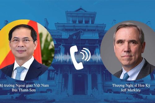Bộ trưởng Ngoại giao Bùi Thanh Sơn điện đàm với Thượng nghị sĩ Hoa Kỳ Jeff Merkley