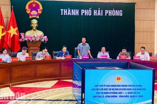 Chủ tịch thành phố Hải Phòng đối thoại với người dân về thủ tục đất đai tại các khu tái định cư