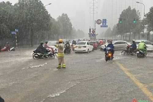 Hà Nội mưa lớn, cảnh báo nhiều khu vực có nguy cơ ngập sâu